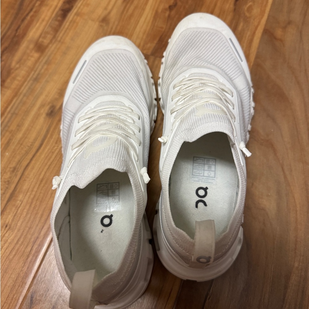 On Cloud 6 Versa Sneakers